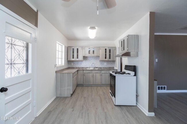 Building Photo - 321 Walsh Ln