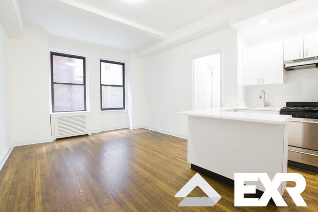 Building Photo - 140 E 46th St