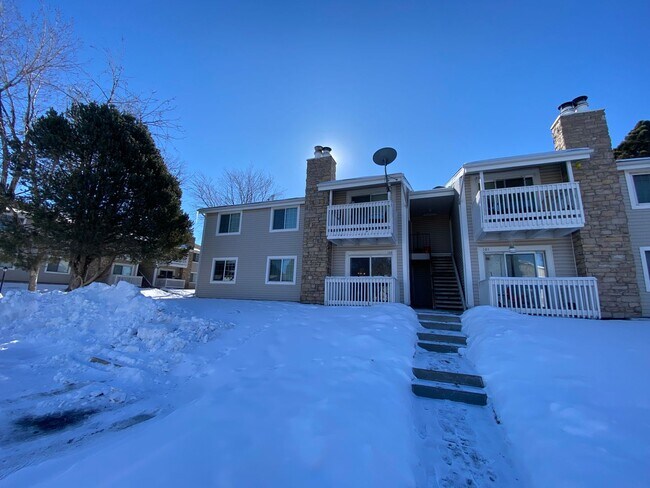 Building Photo - Spacious Aurora Condo