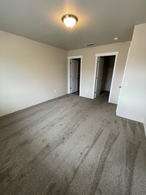 Building Photo - 1000 SW Oliver Pl