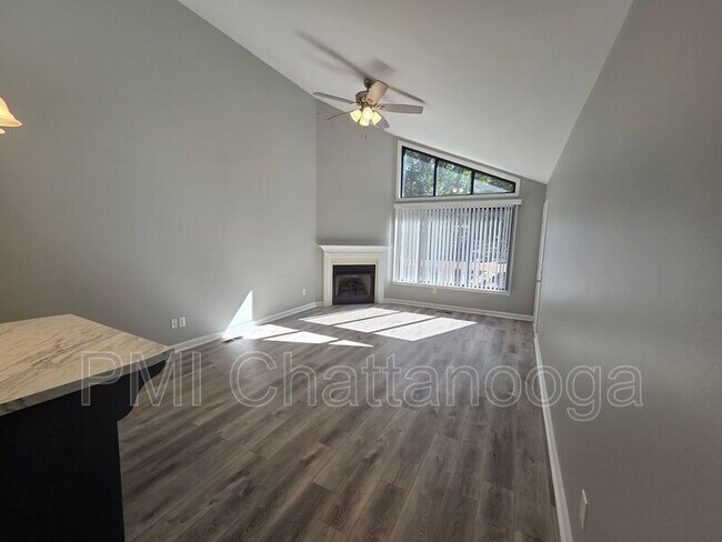 Foto del edificio - 3717 Crestview Pl