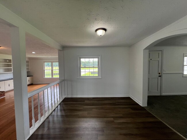 Building Photo - Loris - 3 bd/2 ba