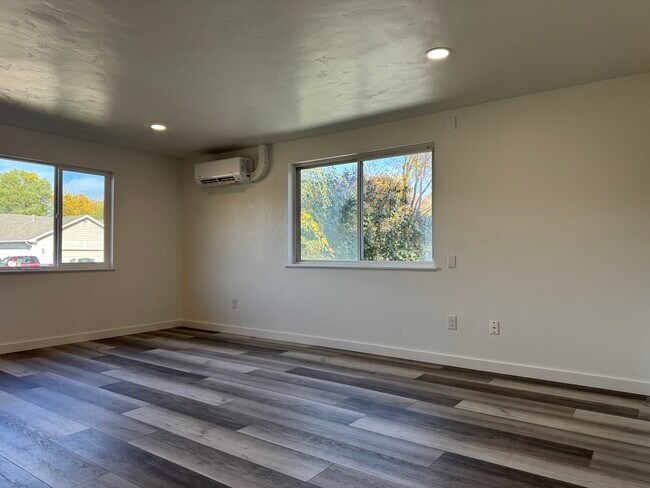 Foto del edificio - 903 Sunny Ln