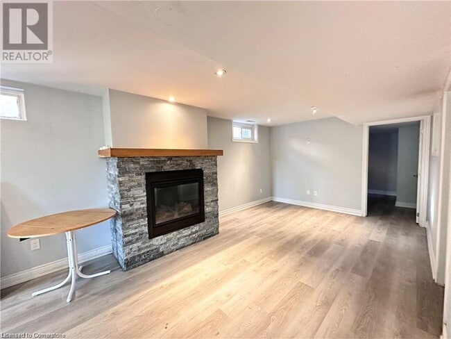 Building Photo - 60 Sandsprings Crescent