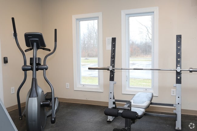 Fitness Center - Country Glenn Apartments