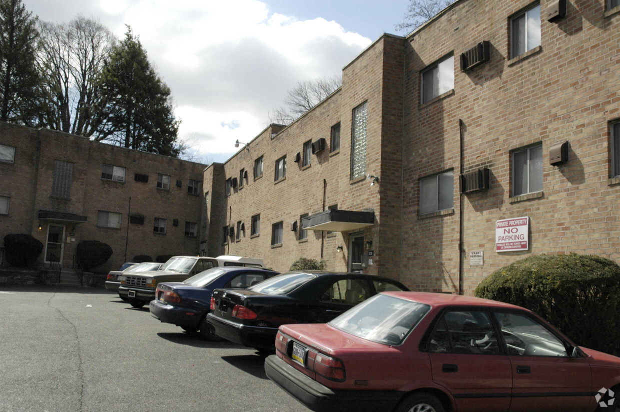 Shady View Apartments - 8381 Frankford Avenue