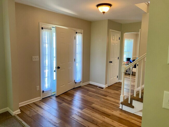 Building Photo - 117 Stone Hedge Ct