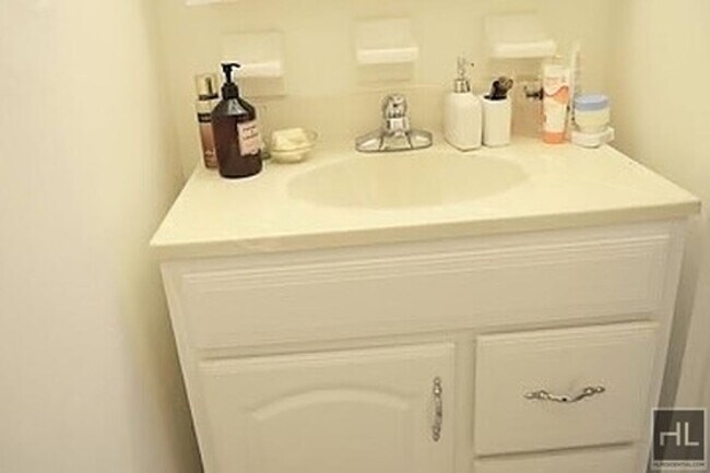 Foto del edificio - Incredible Furnished 1 Br Union Avenue