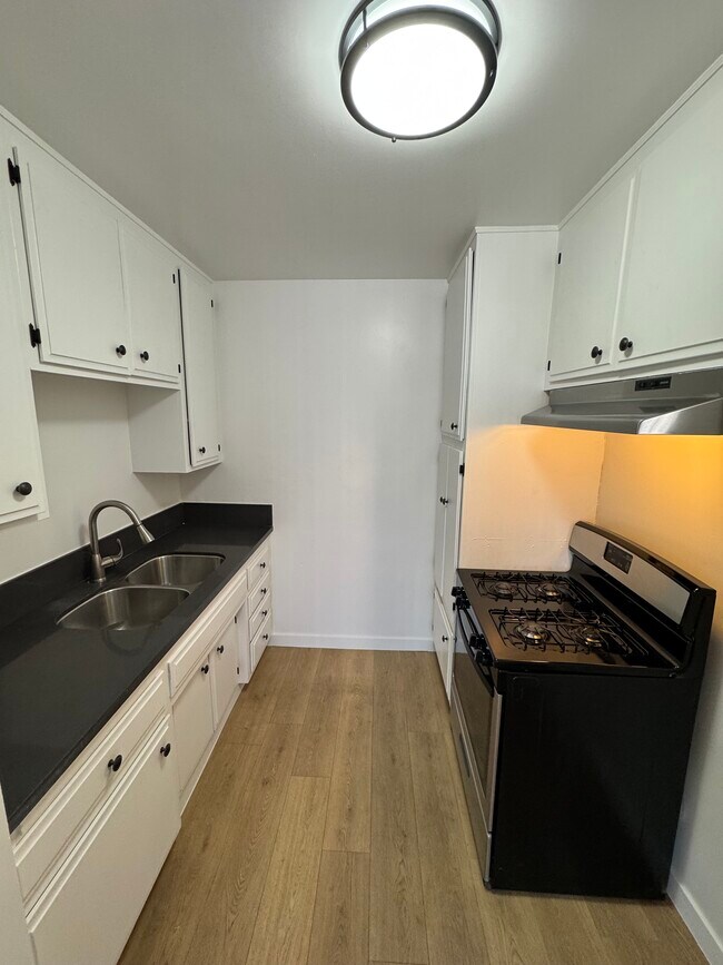 Foto del edificio - 5068 Franklin Ave