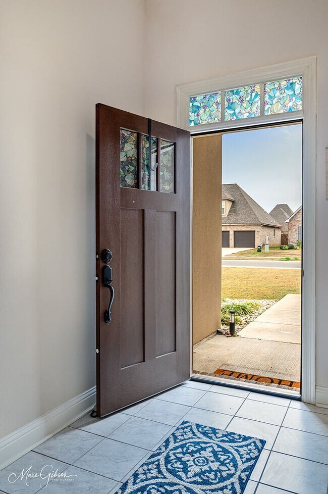 Foto del edificio - Fully Furnished: Lucien Fields South Shreveport