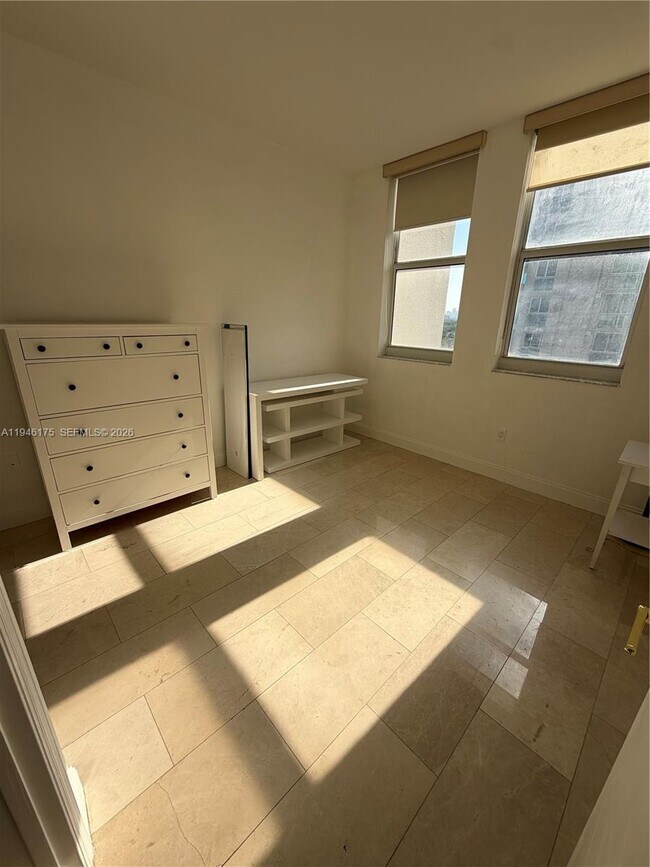 Foto del edificio - 4100 Salzedo St