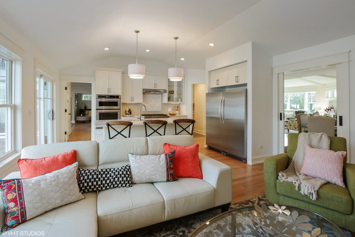 Foto principal - 140 W Old Elm Rd