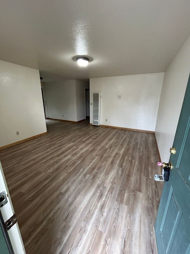 Foto del edificio - 1460 Larissa Cir