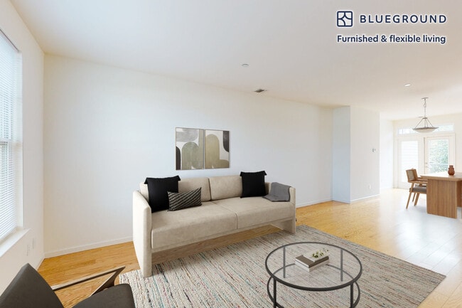 Building Photo - 998 Stewart Ave