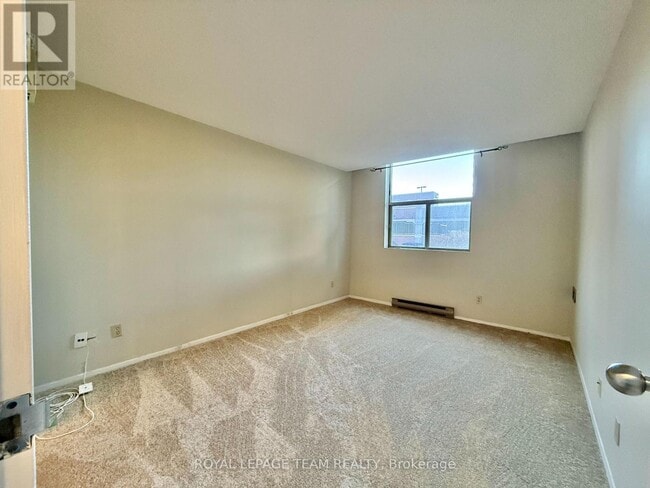 Building Photo - 2760 Carousel Crescent