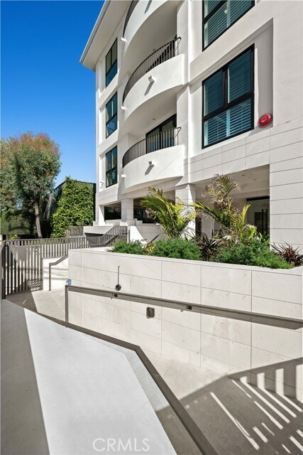 Foto del edificio - 4214 Fulton Ave