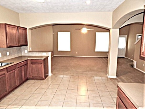 Building Photo - 22211 Hesse Ct