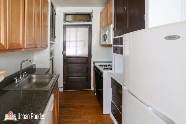 Foto del edificio - 4542 N Maplewood Ave