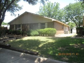 Building Photo - 305 Thistle Dr