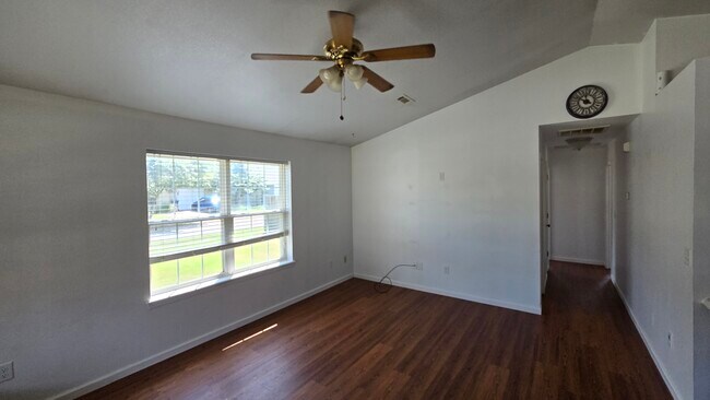 Foto del edificio - 1660 Tanglewood Ln