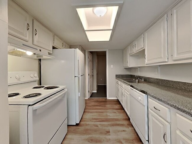 Building Photo - 2225 Janice St