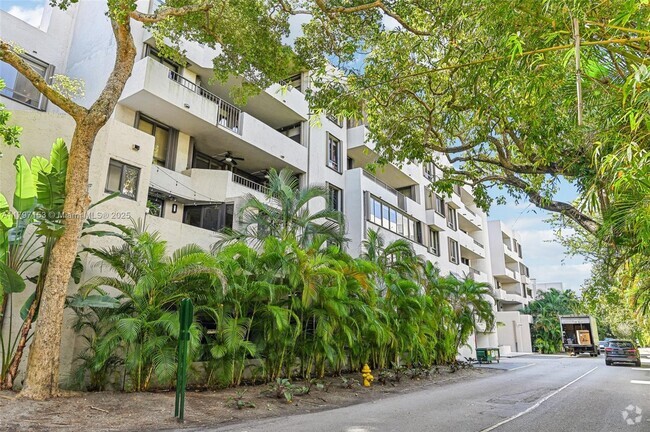 Building Photo - 121 Crandon Blvd