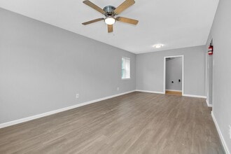 Building Photo - 521 Spring Dr