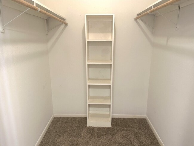 Building Photo - 2820 S Bartell Dr