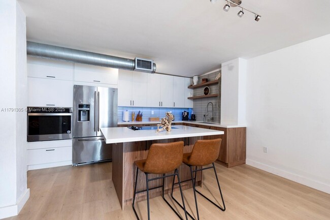 Foto del edificio - 6801 Indian Creek Dr
