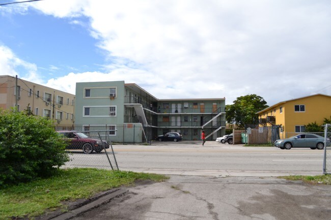 Foto del edificio - 6040 NW 12th Ave