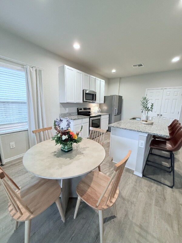 Foto del edificio - 518 Pleasanton Way