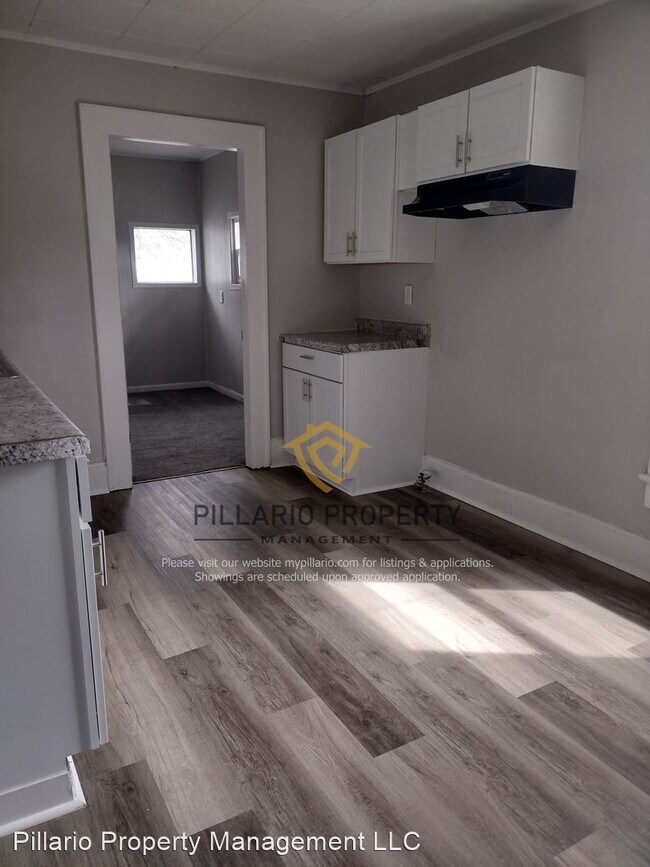 Building Photo - 3 br, 1 bath House - 335 S Oxford St.