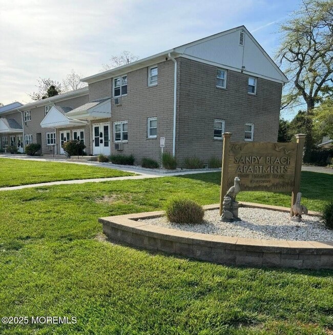Building Photo - 701 New York Ave
