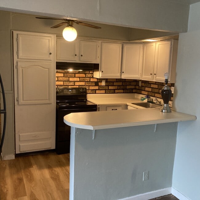 Building Photo - 5520 Floy Ave