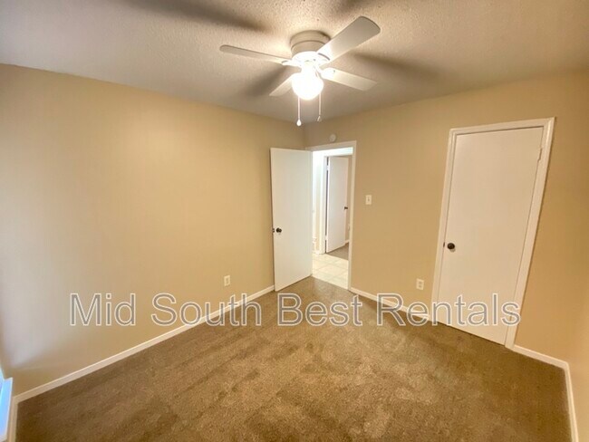 Building Photo - 3911 Aqua Cove