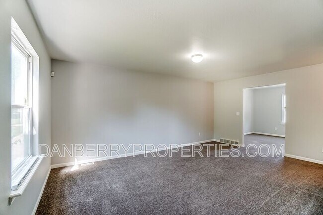 Foto del edificio - 3660 Willow Run Dr