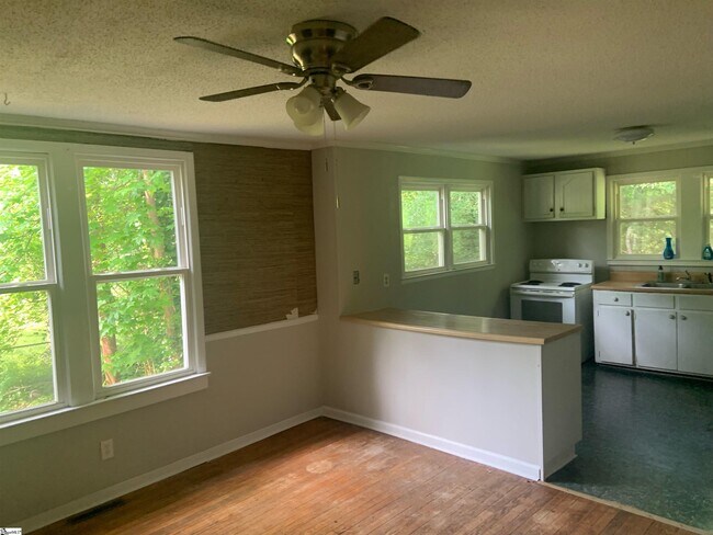 Building Photo - 405 Summit Dr
