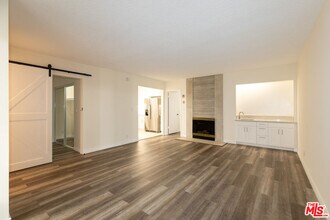 Building Photo - 1033 6th St
