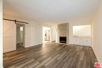 Building Photo - 1033 6th St