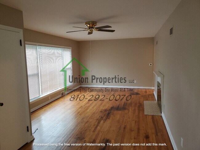 Foto del edificio - 4034 Pine Grove Ave