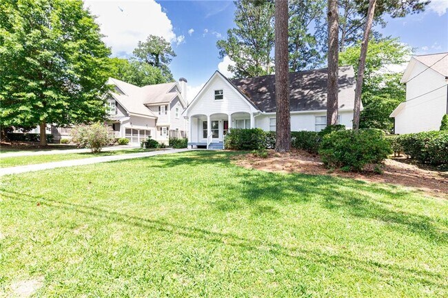 Foto del edificio - 2373 Ewing Dr NE