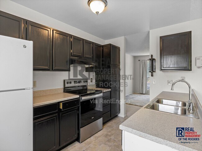 Building Photo - 412 Towhee St