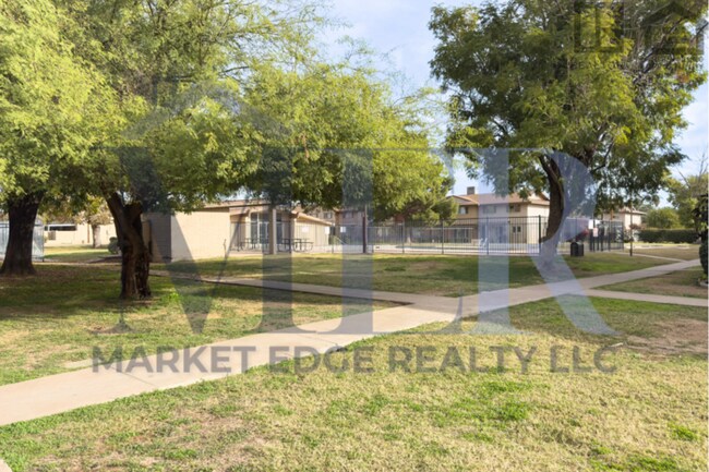 Building Photo - 2Bed/1.5Bath Townhome at Glendale/43rd Ave! Move-In Ready on 05/07/2026!