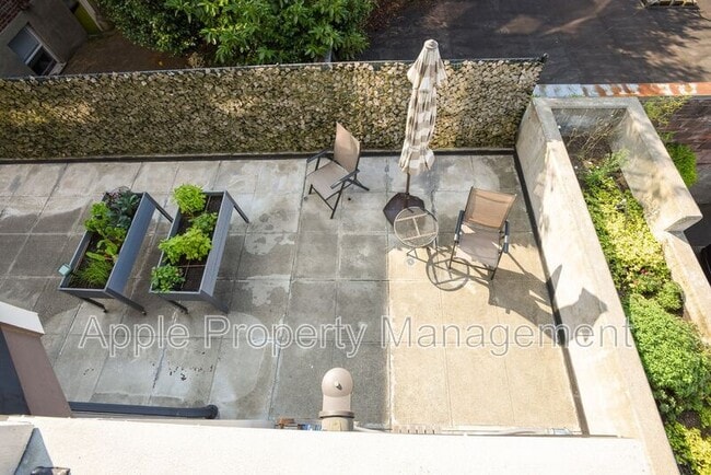 Foto del edificio - 319 Summit Ave E