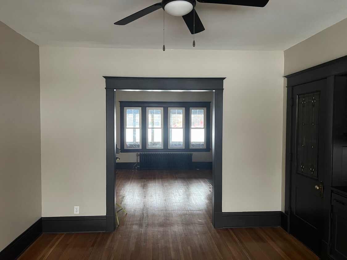 Foto del edificio - 1006 Laurel Ave