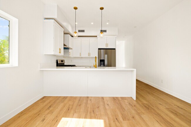 Foto del edificio - 3420 12th Ave