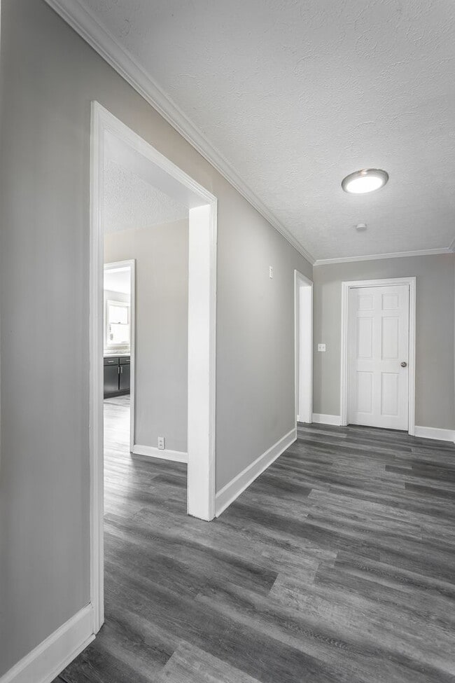 Building Photo - 2 Bedroom at Mill Town