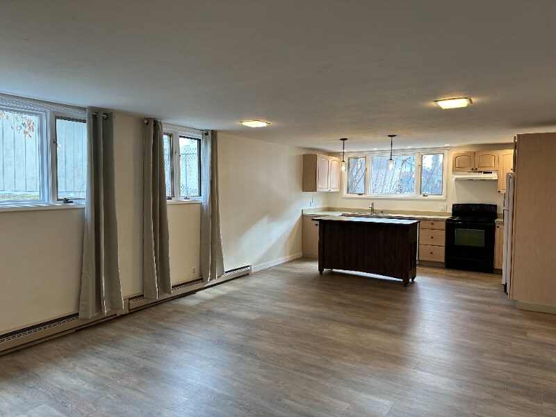 Foto principal - 633 1st Ave E
