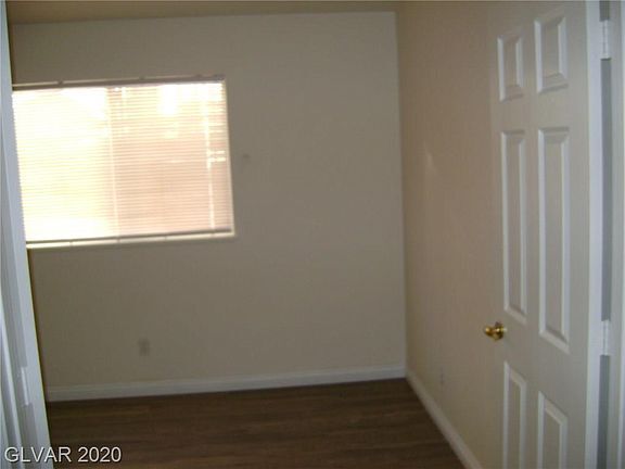 Fresh Paint New Laminate Flooring Open Living House For Rent In