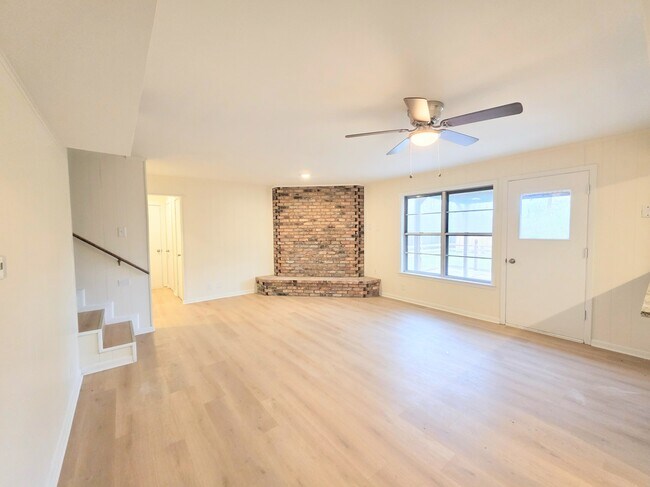 Building Photo - 174 Circle Dr